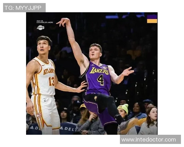 老鹰队客场大胜湖人队：技战术与团队配合的完美演绎